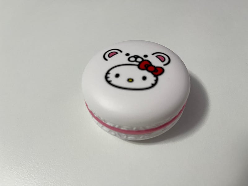 Adorable macaroon-shaped lip balm