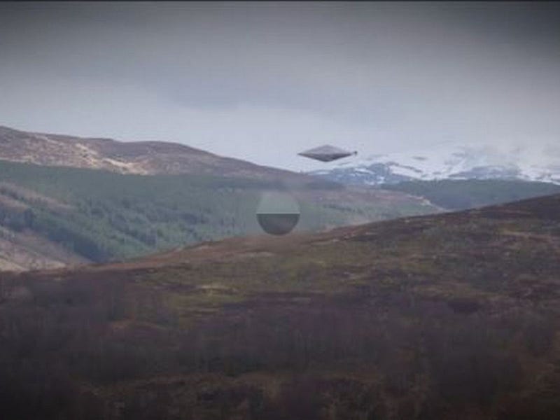 A mysterious diamond-shaped UFO captured in the Calvine incident.