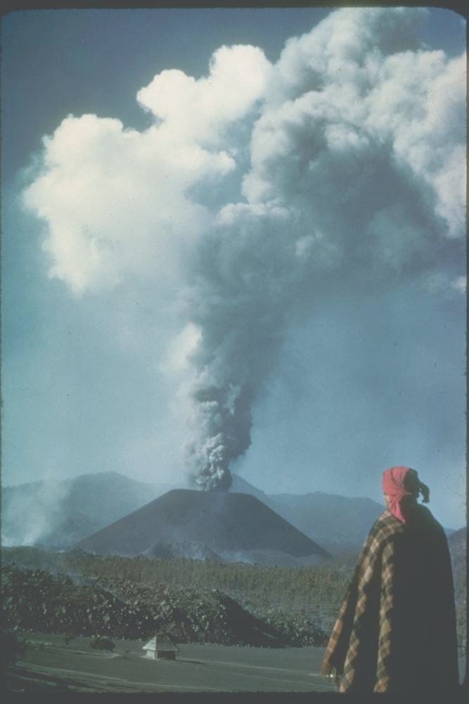 Parícutin volcano's eruption impact in 1943