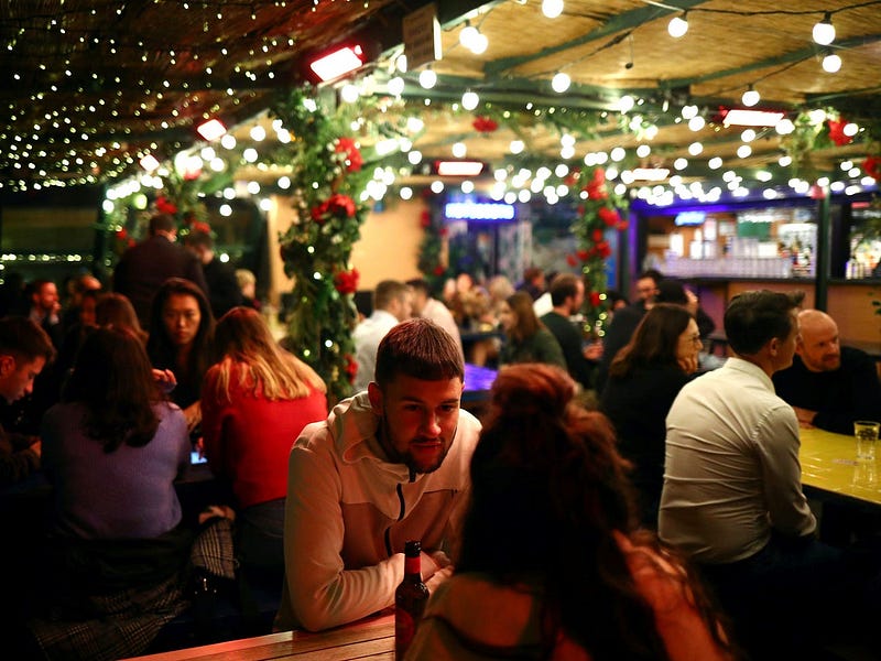 Outdoor dining in London