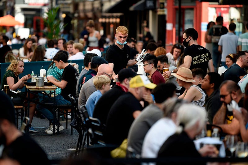 Outdoor dining in London